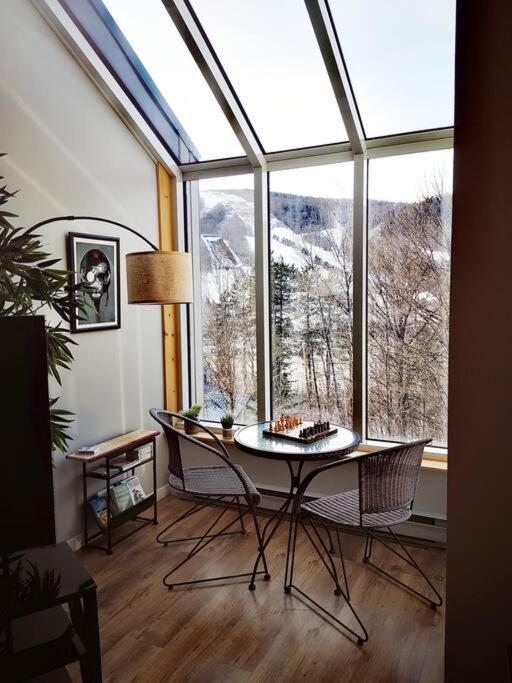 Condo Sur 2 Niveaux Avec Magnifique Vue Sur La Montagne Stoneham Eksteriør bilde